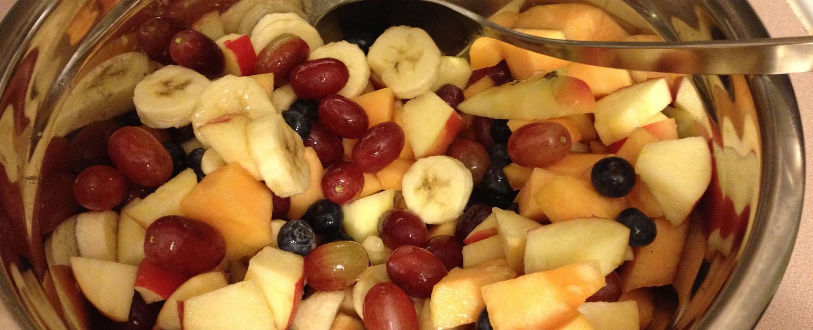 Ingredients apples bananas grapes oranges canteloupe instructions toss fuitsalad