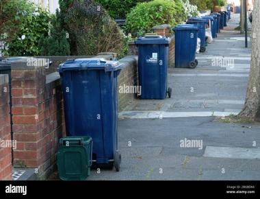 There are few trash bins in london because they have been used as bomb drop locations the city is afraid of bomb threats so they ve removed lots of bins from the streets